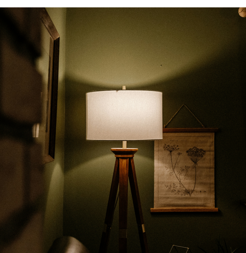 Lampadaire d'ambiance, exemple d'éclairage intérieur électricien